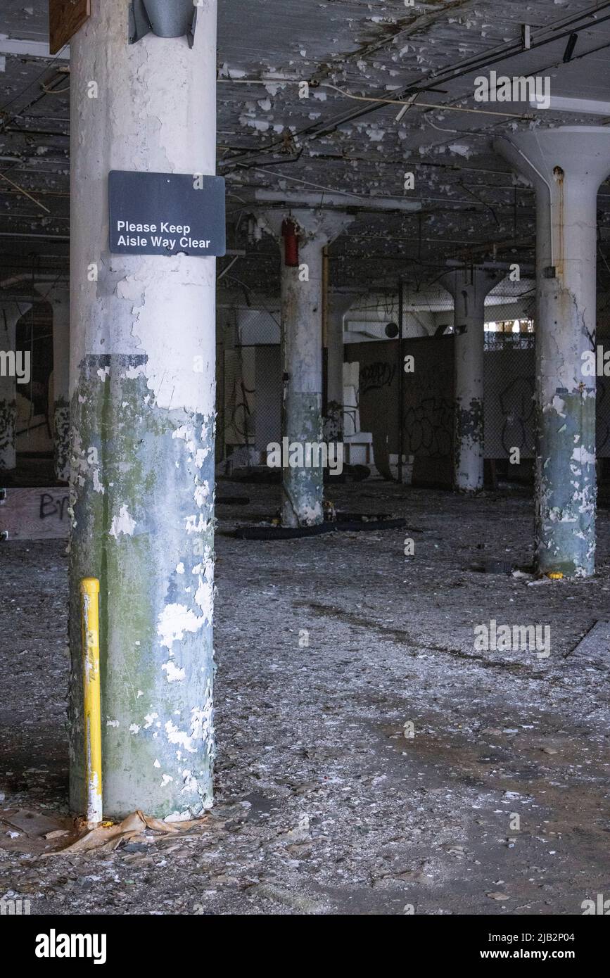 Abbandonata ex sede Centrale Mondiale della American Motors, Plymouth Road Office Center (PROC), Detroit, Michigan, USA Foto Stock