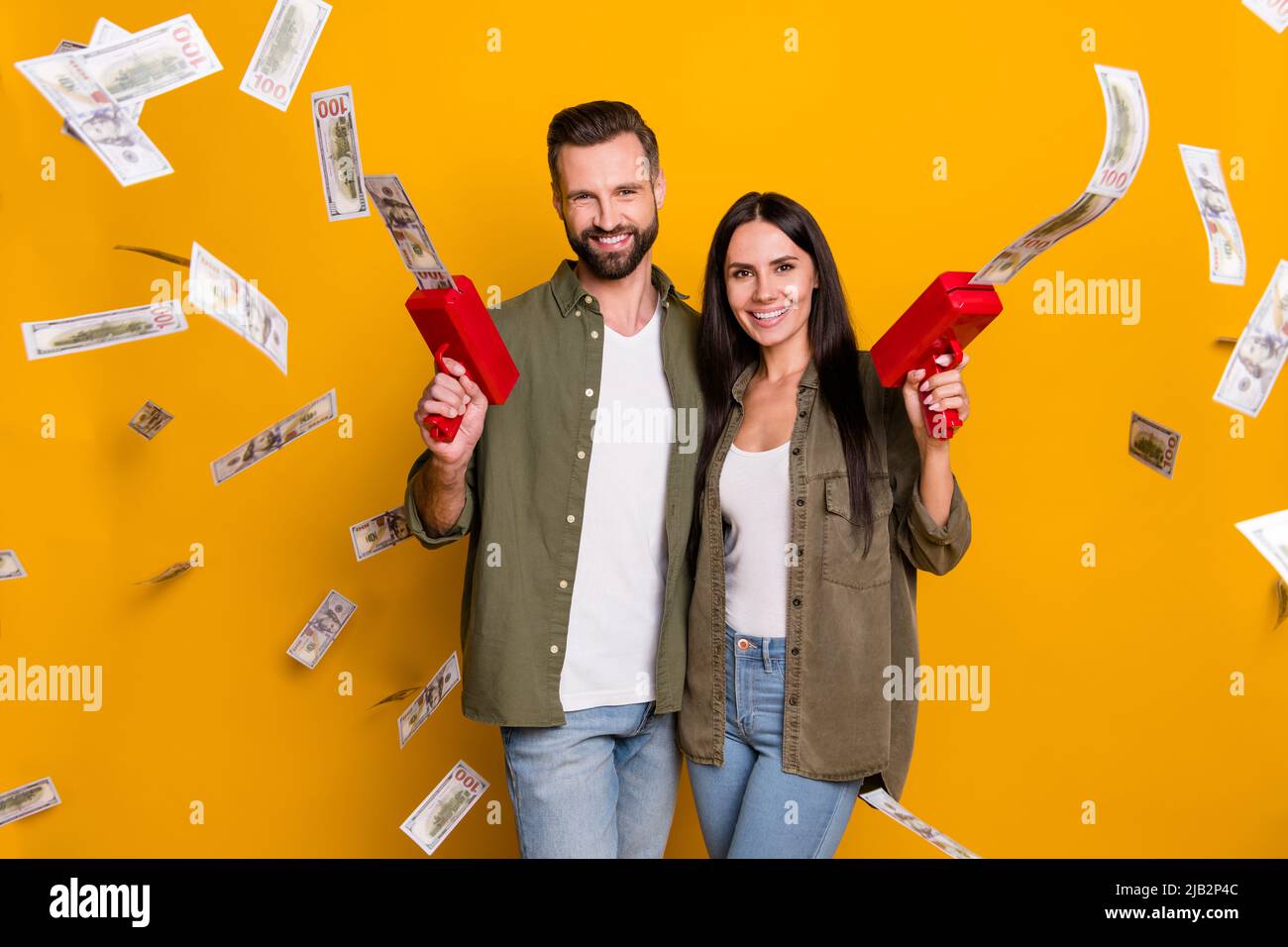 Spara soldi immagini e fotografie stock ad alta risoluzione - Alamy