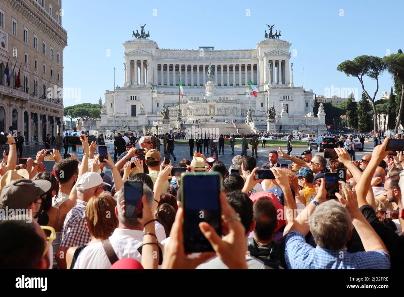 Roma, Italia. 02nd giugno 2022. L'Italia celebra a Roma, il 2 giugno 2022, la Giornata della Repubblica del 76th. L'Italia è diventata Repubblica dopo un referendum tra Monarchia e Repubblica tenutosi il 2 giugno 1946. Giugno 2 in Italia è una festa pubblica: Scuole e uffici sono chiusi. (Foto di Elisa Gestri/Sipa USA) Credit: Sipa USA/Alamy Live News Foto Stock