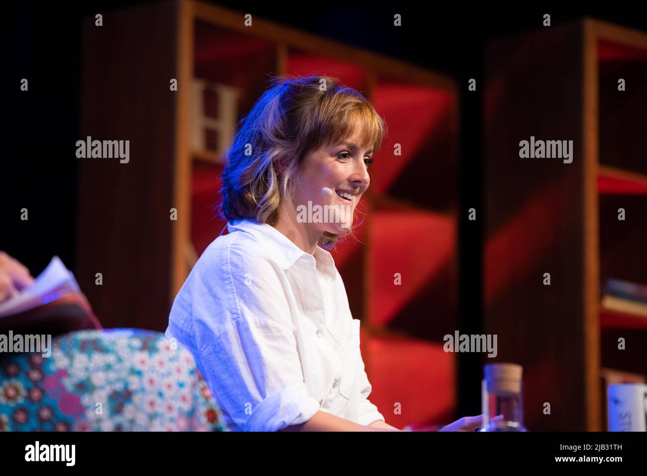 Hay-on-Wye, Galles, Regno Unito. 2nd giugno 2022. Amy Jeffs parla con Julia Wheeler al Festival Hay 2022, Galles. Credit: Sam Hardwick/Alamy. Foto Stock