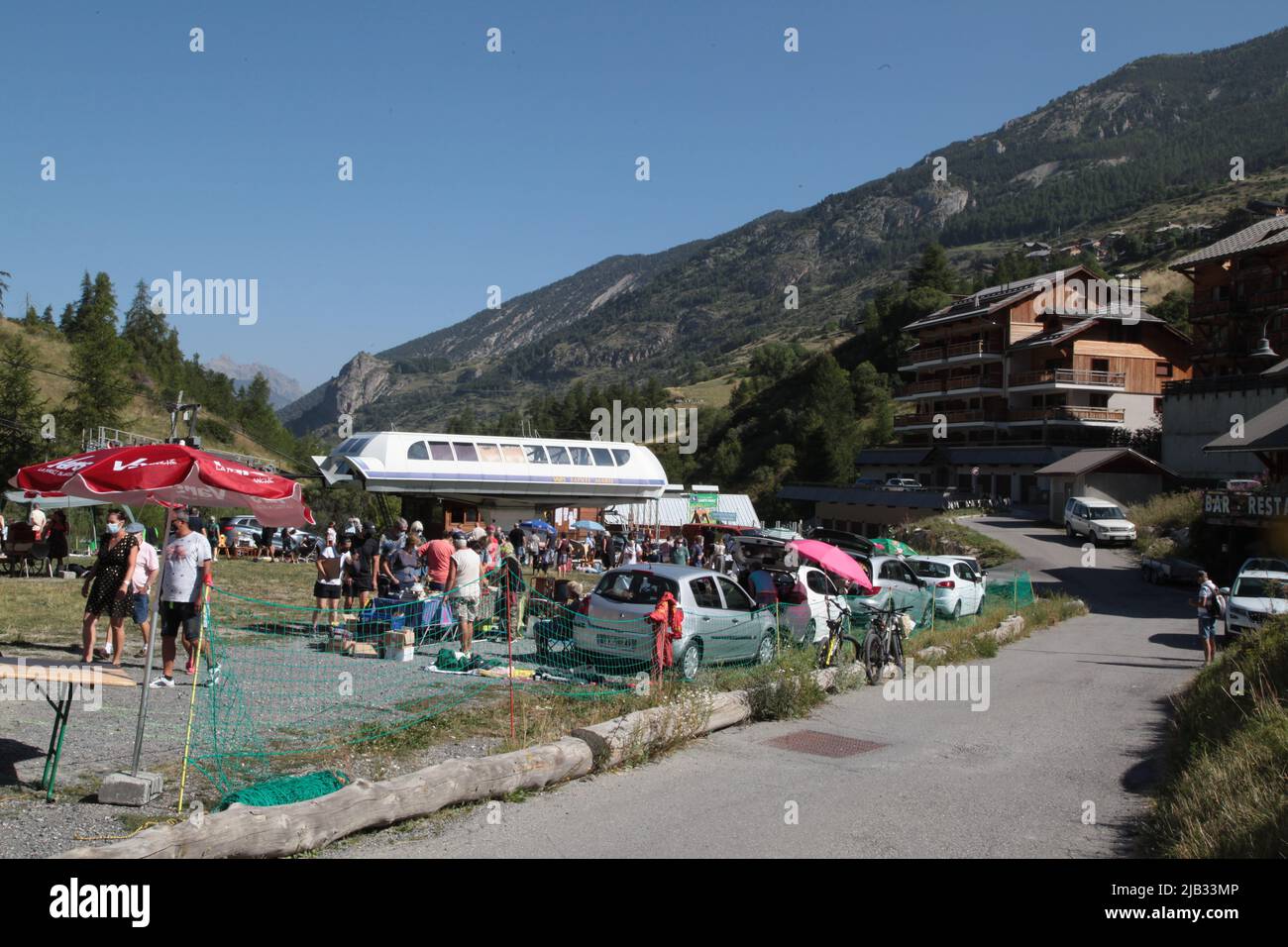 Vide-greniers à Vars Sainte-Marie un 15 août, Hautes-Alpes Foto Stock