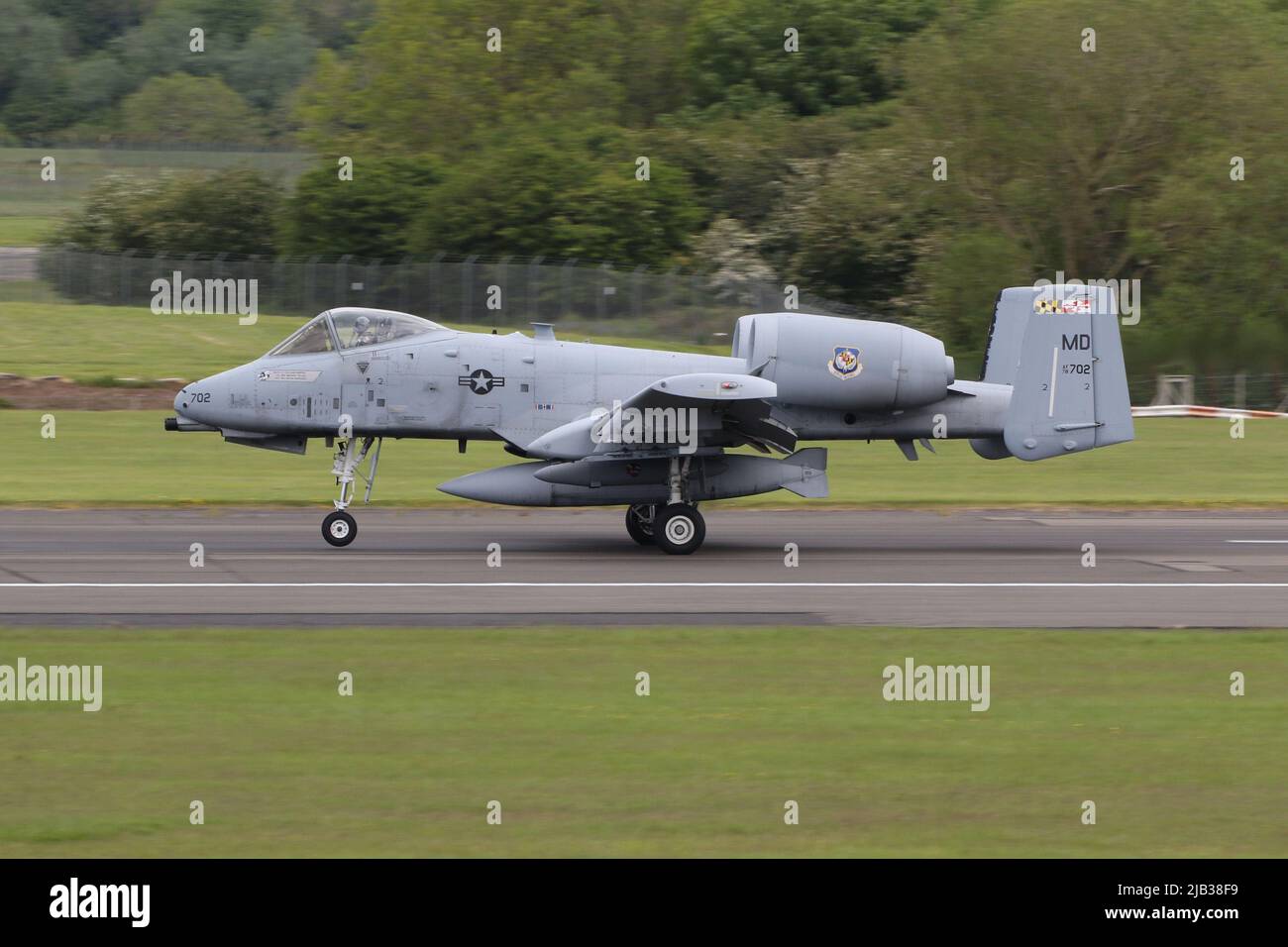 79-0702, una Repubblica di Fairchild A-10C Thunderbolt II (o Warthog) operata dalla 175th Wing della Guardia Nazionale aerea del Maryland dell'Aeronautica militare degli Stati Uniti, arrivando all'Aeroporto Internazionale di Prestwick in Ayrshire. L'aeromobile era uno dei dieci a-10Cs che attraversavano Prestwick durante il viaggio di ritorno dalla Lettonia agli Stati Uniti, dopo aver partecipato all'esercizio di Swift Response. Foto Stock