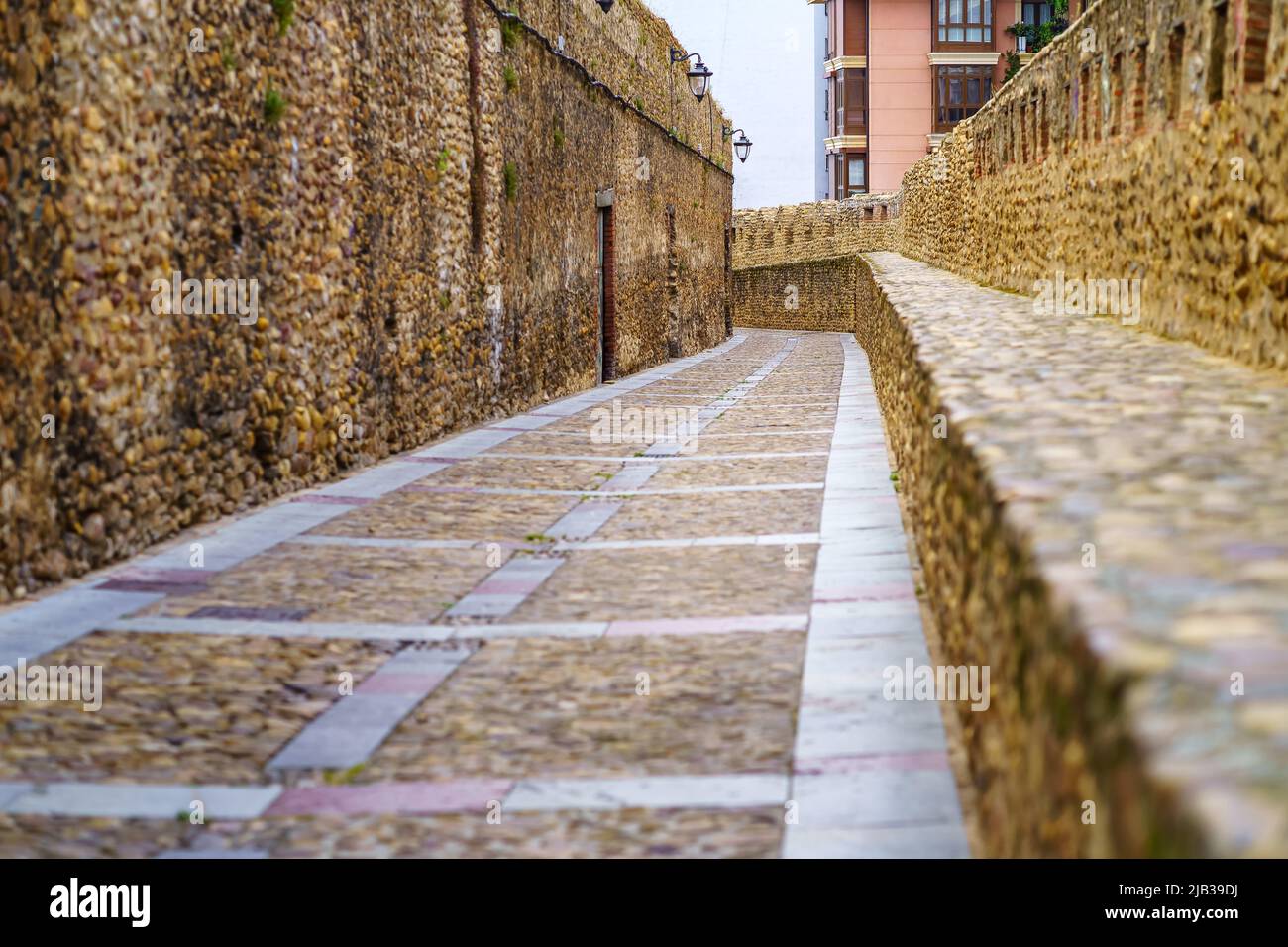 Mura medievali in pietra della città UNESCO di Leon, Spagna. Foto Stock