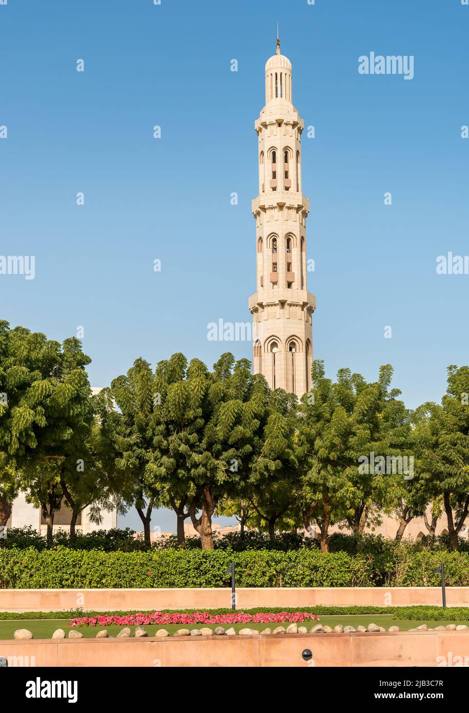 Minareto della Grande Moschea del Sultano Qaboos a Muscat, Oman, Medio Oriente Foto Stock