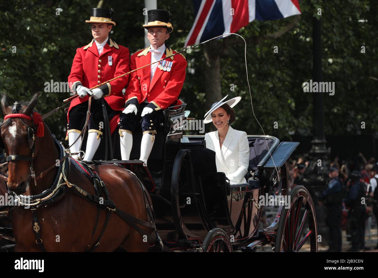 2 giugno 2022 - la processione del giubileo di platino della regina Elisabetta The Mall - Kate Middleton, Dutchessa di Cambridge e Camilla, la duchessa di Cornovaglia Foto Stock