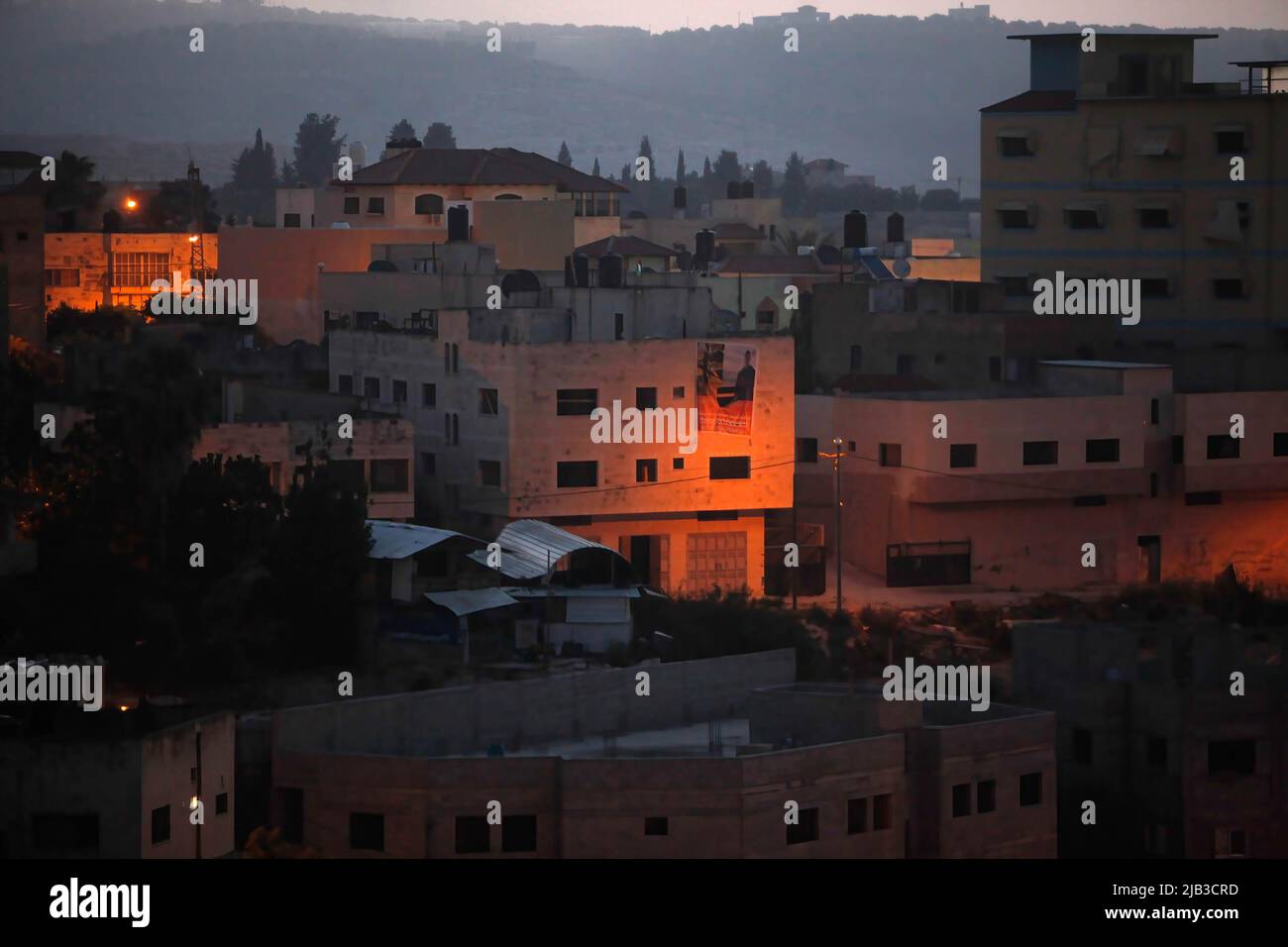 Jenin, Palestina. 27th maggio 2022. Vista della casa di famiglia di Diaa Hamarsha, un palestinese che in marzo ha ucciso cinque persone in un attacco di armi a Bnei Brak, una città ortodossa ebraica vicino a Tel Aviv, che è stato fatto esplodere dalle forze israeliane nel villaggio di Yabad vicino alla città occupata della Cisgiordania di Jenin. Credit: SOPA Images Limited/Alamy Live News Foto Stock