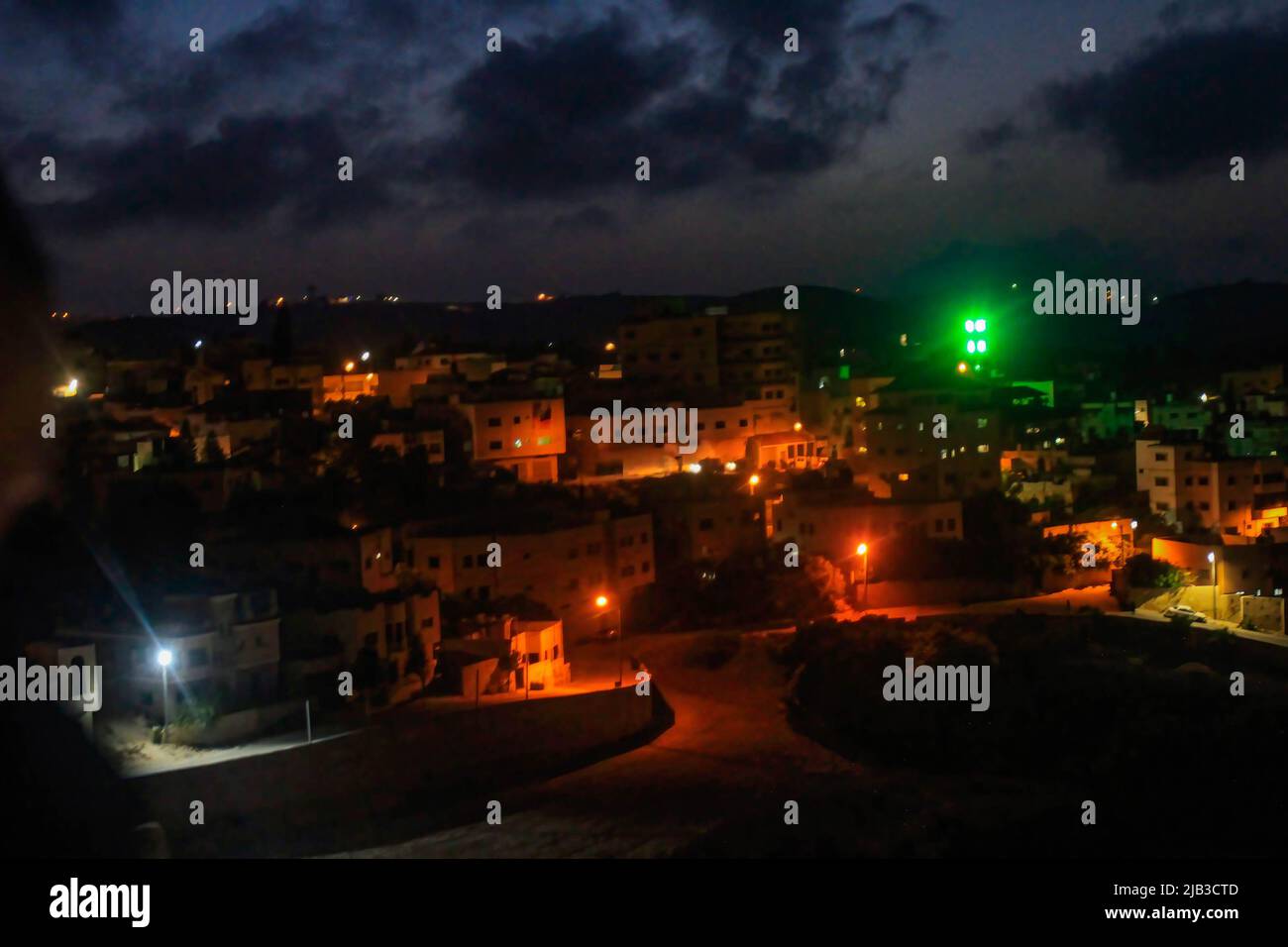 Jenin, Palestina. 27th maggio 2022. Vista della casa di famiglia di Diaa Hamarsha, un palestinese che in marzo ha ucciso cinque persone in un attacco di armi a Bnei Brak, una città ortodossa ebraica vicino a Tel Aviv, che è stato fatto esplodere dalle forze israeliane nel villaggio di Yabad vicino alla città occupata della Cisgiordania di Jenin. Credit: SOPA Images Limited/Alamy Live News Foto Stock