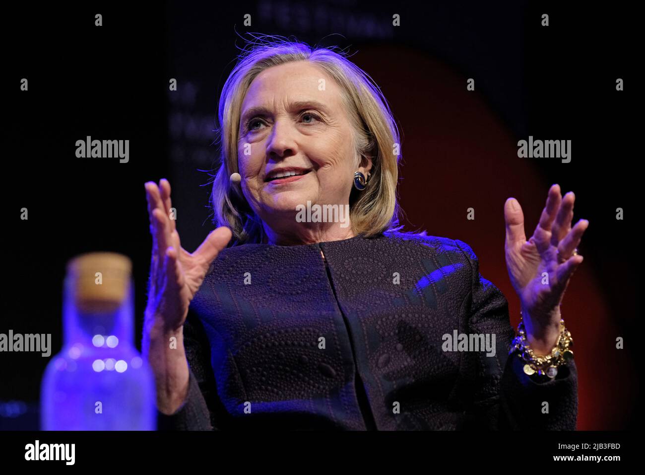 Hay Festival, Hay on Wye, Wales, UK – Giovedì 2nd Giugno 2022 – Hillary Rodham Clinton sul palco al Hay Festival – Photo Steven May / Alamy Live News Foto Stock