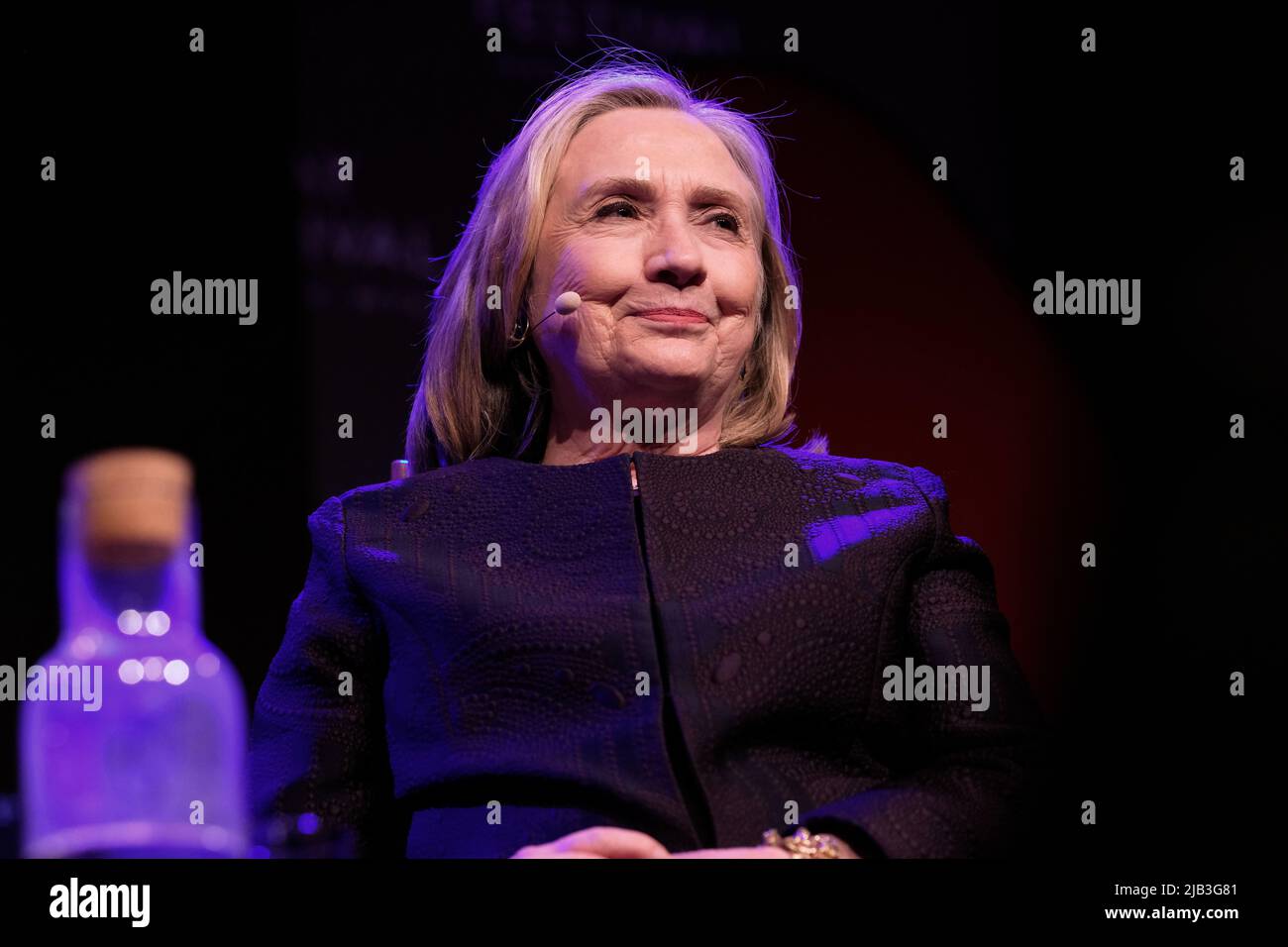 Hay Festival, Hay on Wye, Wales, UK – Giovedì 2nd Giugno 2022 – Hillary Rodham Clinton sul palco al Hay Festival parlando sul tema delle Donne al potere – Foto Steven Maggio / Alamy Live News Foto Stock