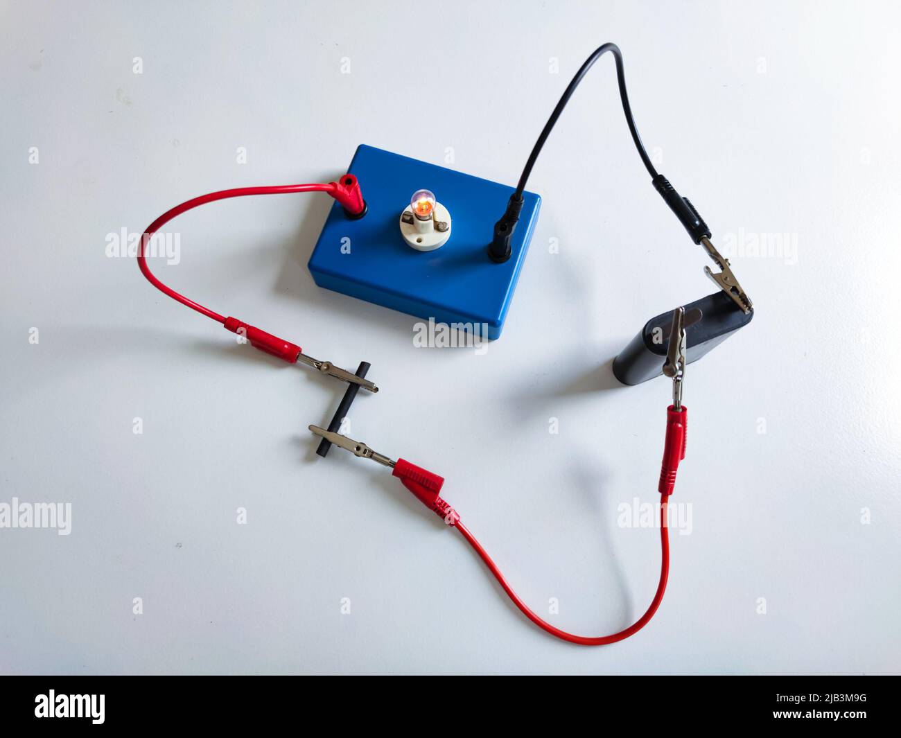 Schema Di Circuo Elettrico. Come Accendere Una Lampadina. Interruttore Chiuso Aperto Spiegazione Scheda Corrente Elettrica Vettore Image284464583