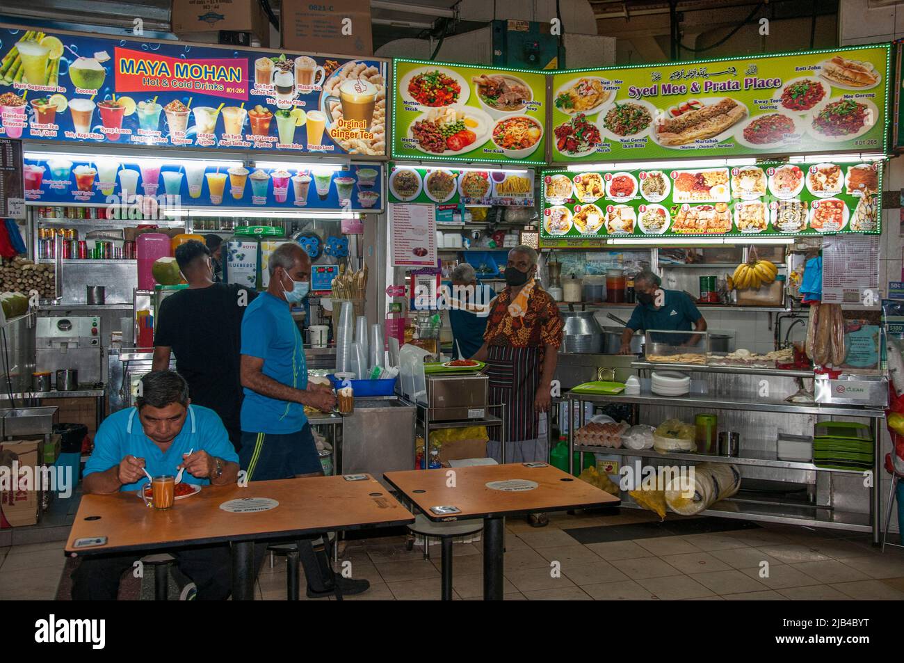 Diners al Tekka Center, Little India, Singapore Foto Stock
