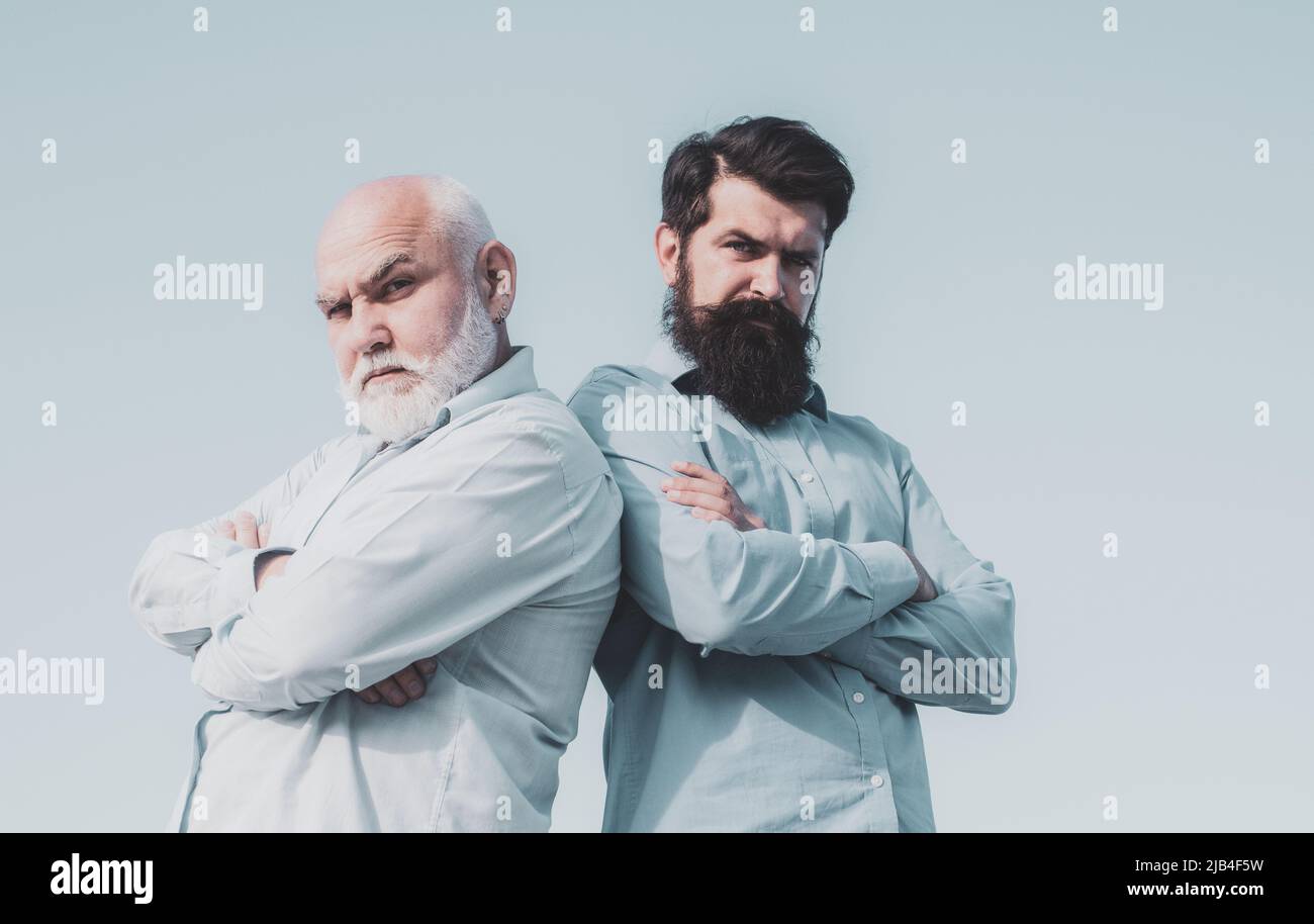 Generazione di uomini. Generazione di famiglia: Sogno futuro e concetto di gente. Famiglia multi-generazione maschile. Ritratto maschile multigenerazione. Foto Stock