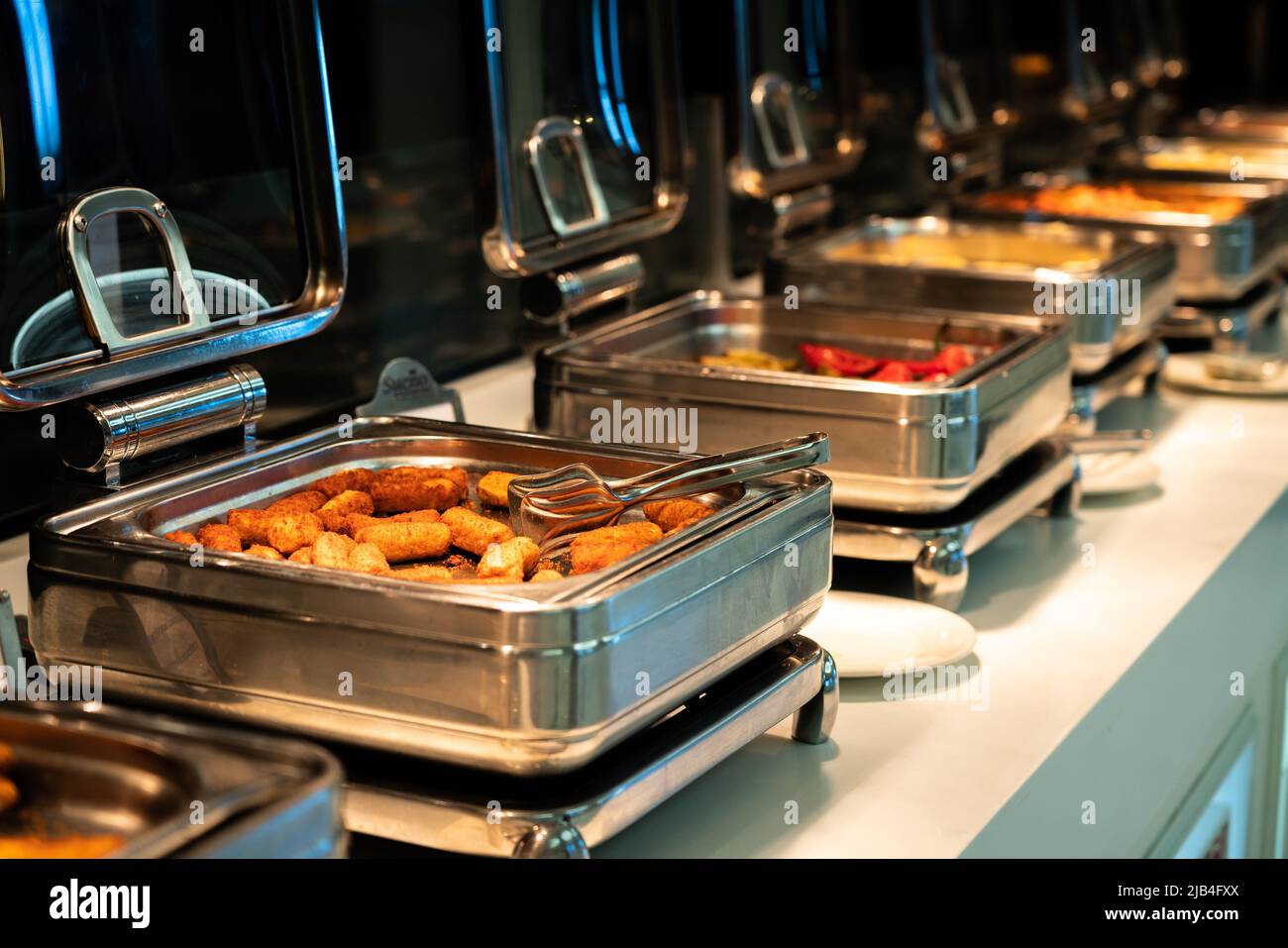 Patate bastoncini per colazione e pranzo su buffet cibo catering banchetti in hotel Foto Stock