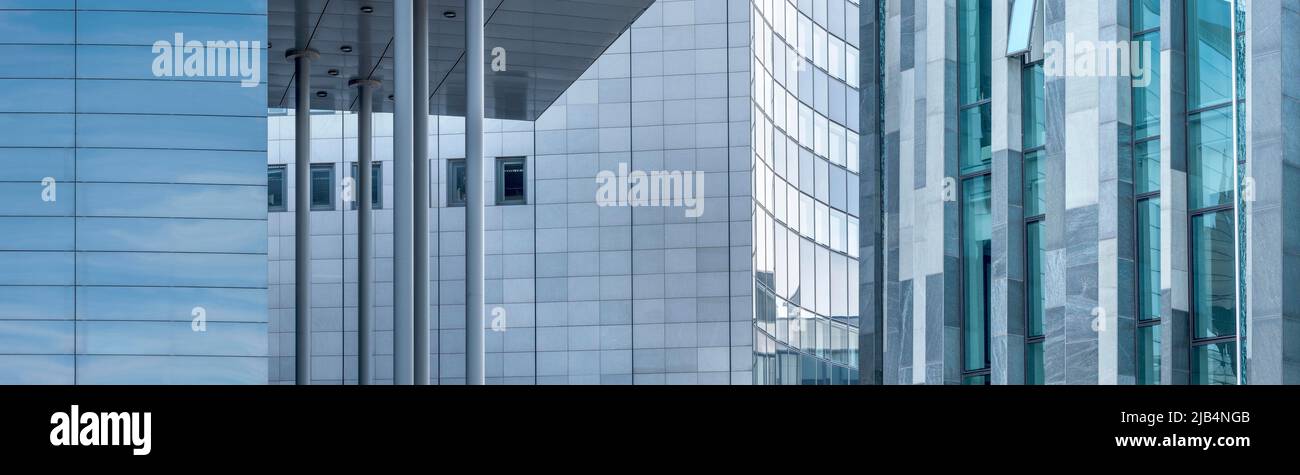 Panorama, architettura moderna di vetro e cemento, facciate di City-Hochhaus, MDR-Kubus e Paulinum dell'Università, Lipsia, Sassonia, Germania Foto Stock