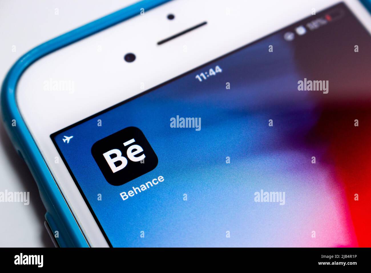 Logo di Behance, una piattaforma di social media di proprietà di Adobe, con altre applicazioni Adobe su iPhone. Nel luglio 2018, Behance contava più di 10 milioni di membri. Foto Stock