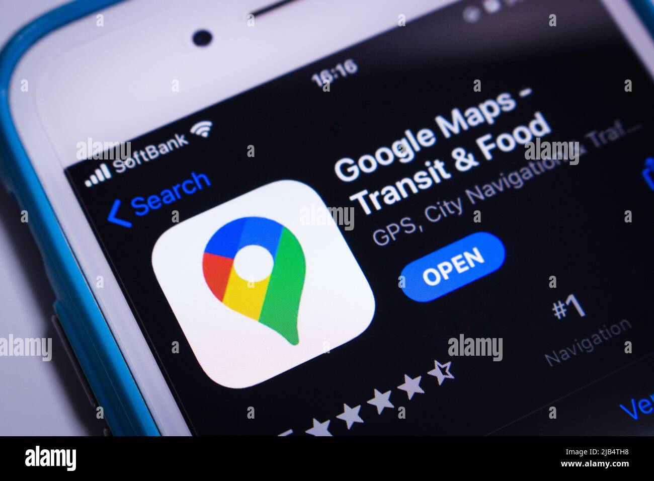 Kumamoto, Giappone - Febbraio 7 2020 : app Google Maps con il logo nuovo di zecca in App Store su iPhone. Il logo è stato ridisegnato il 15th compleanno nel 2020 Foto Stock