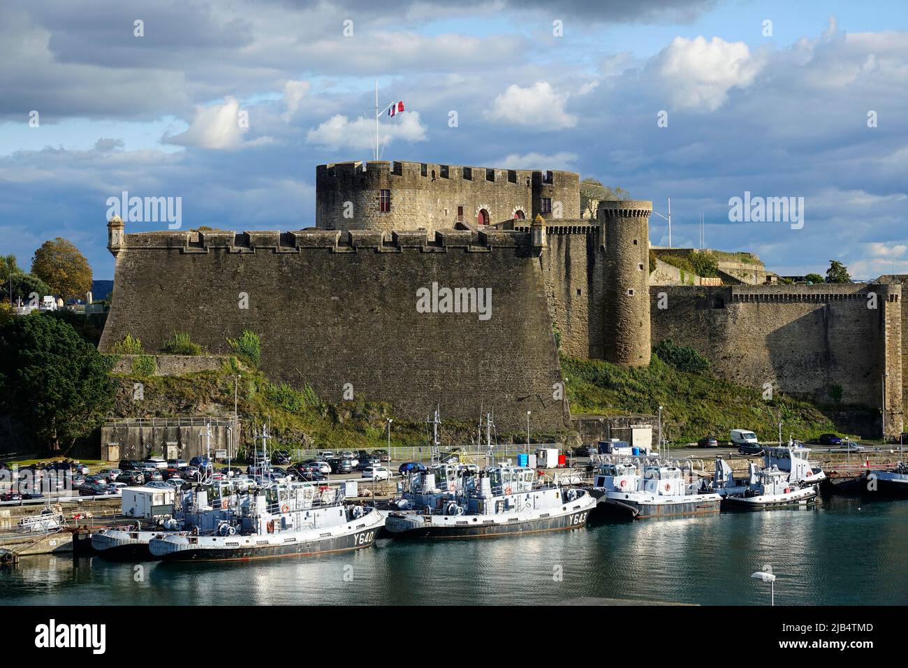 Fortezza Chateau de Brest, in esso Museo Nazionale Marino alla foce del fiume Penfeld nella baia di Brest, Brest, dipartimento Finistere Penn Foto Stock