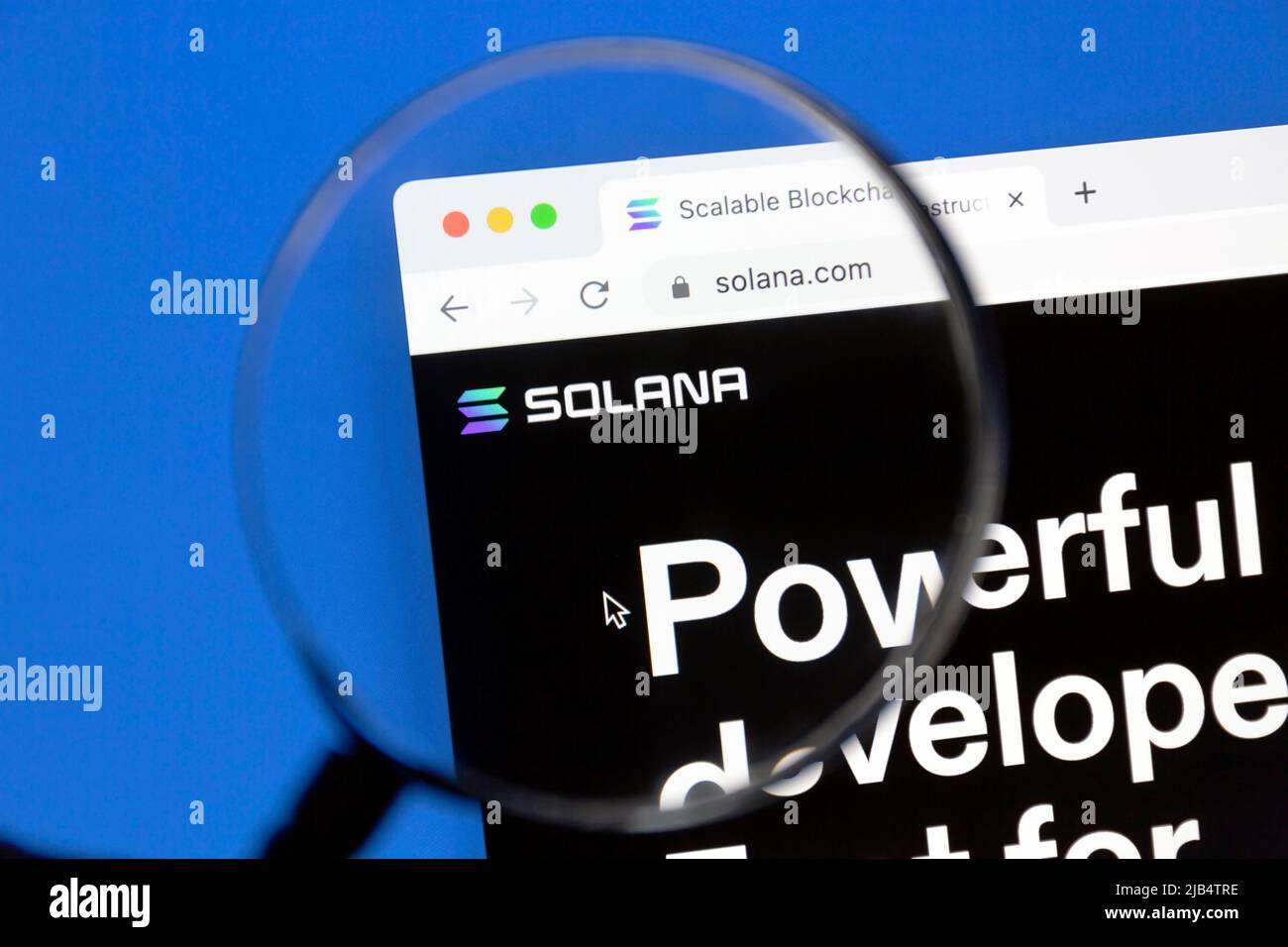 Ostersund, Svezia - 2 giugno 2022: Sito Solana. Solana è una piattaforma di blocco pubblica con funzionalità di contratto intelligenti Foto Stock