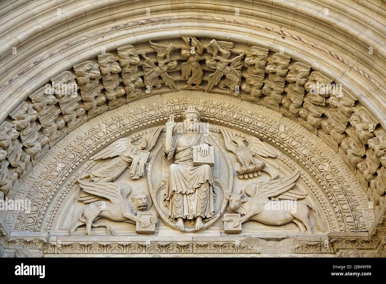 Timpano Giudizio universale sopra il portale principale, facciata romanica dell'ex chiesa abbaziale benedettina Eglise Saint-Trophime, Arles, dipartimento Foto Stock