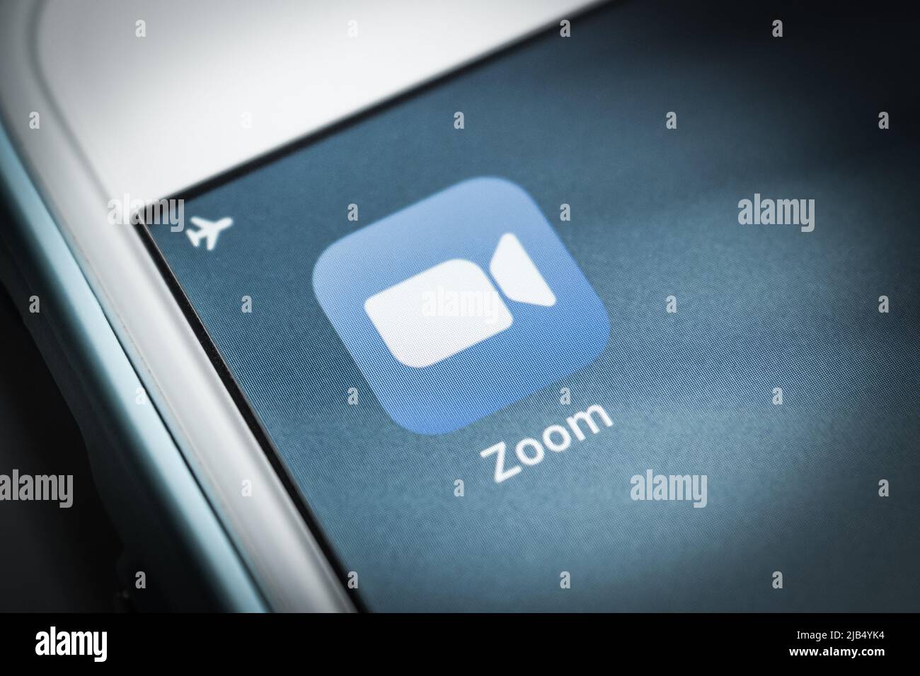 App zoom, videotelefonia e servizi chat online, su iPhone. Zoom Video Communications, Inc. È un'azienda statunitense di tecnologia delle comunicazioni con sede in CA Foto Stock