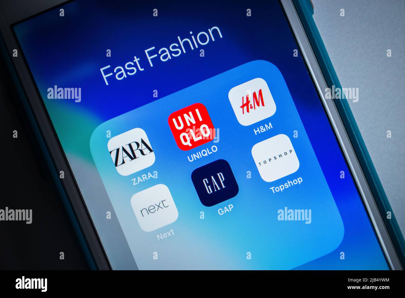 Kumamoto, Giappone - Maggio 7 2020 : ZARA, UNIQLO, H&M, Next, GAP & TOPSHOP su iOS. Concetto di fast fashion retailer Foto Stock