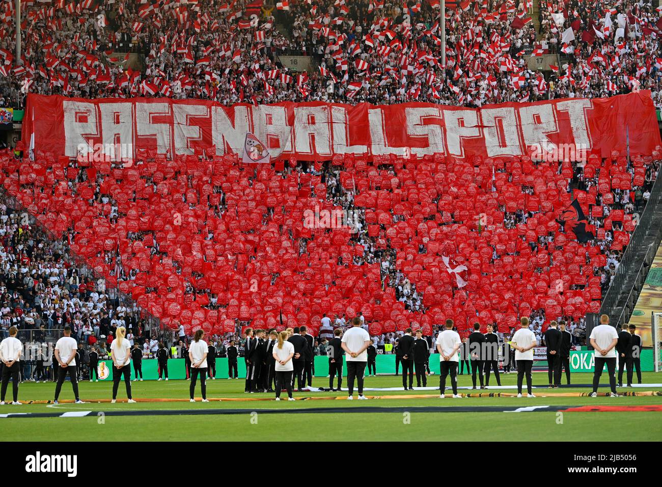 Fanblock RasenBallsport Leipzig RBL, finale della Coppa DFB 79th, Olympiasstadion, Berlino, Germania Foto Stock