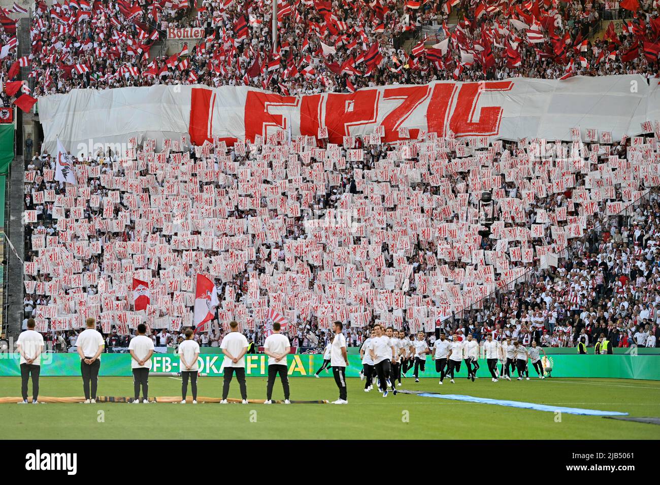 Fanblock RasenBallsport Leipzig RBL, finale della Coppa DFB 79th, Olympiasstadion, Berlino, Germania Foto Stock