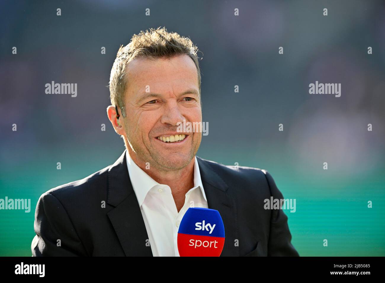Esperto TV Lothar Mattaeus, ritratto, microfono, CIELO, logo, Finale della Coppa DFB 79th, Stadio Olimpico, Berlino, Germania Foto Stock