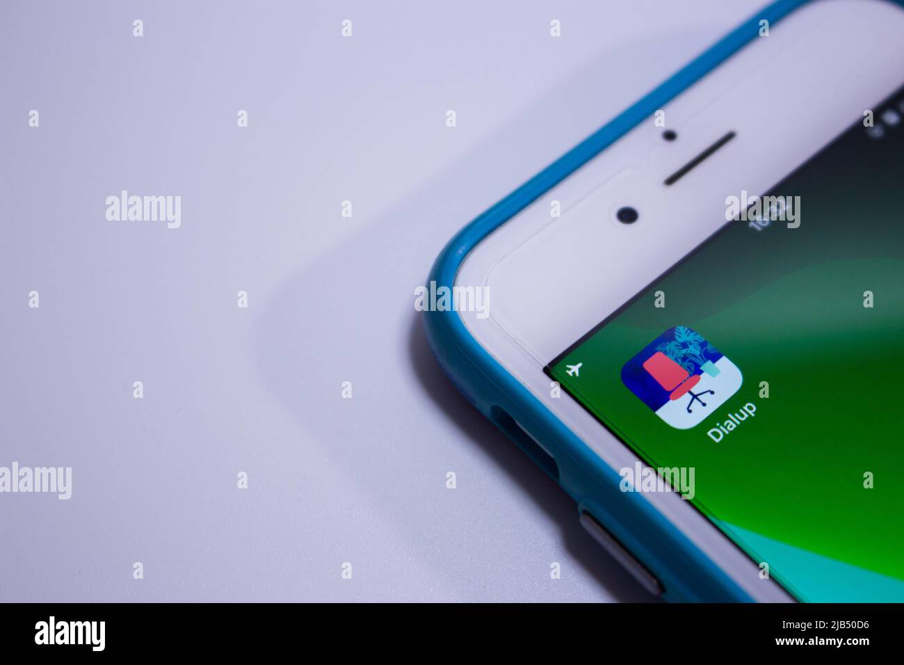 Kumamoto, Giappone - Maggio 14 2020 : primo piano dell'app Dialup, un'app di chat vocale che connette serendipitamente gli utenti alle persone, su iPhone Foto Stock