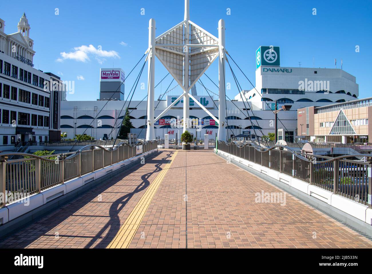 Shimonoseki, Yamaguchi / GIAPPONE - ago 14 2020 : Seamall Shimonoseki, un grande centro commerciale accanto alla stazione JR Shimonoseki, in giornata di sole. Foto Stock