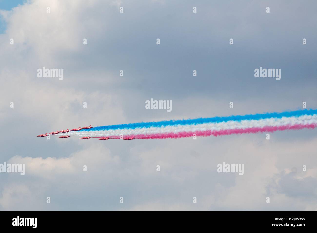 2nd giugno 2022 | frecce rosse del RAF viste sopra il centro di Londra durante le celebrazioni del Giubileo del platino del Queens Foto Stock