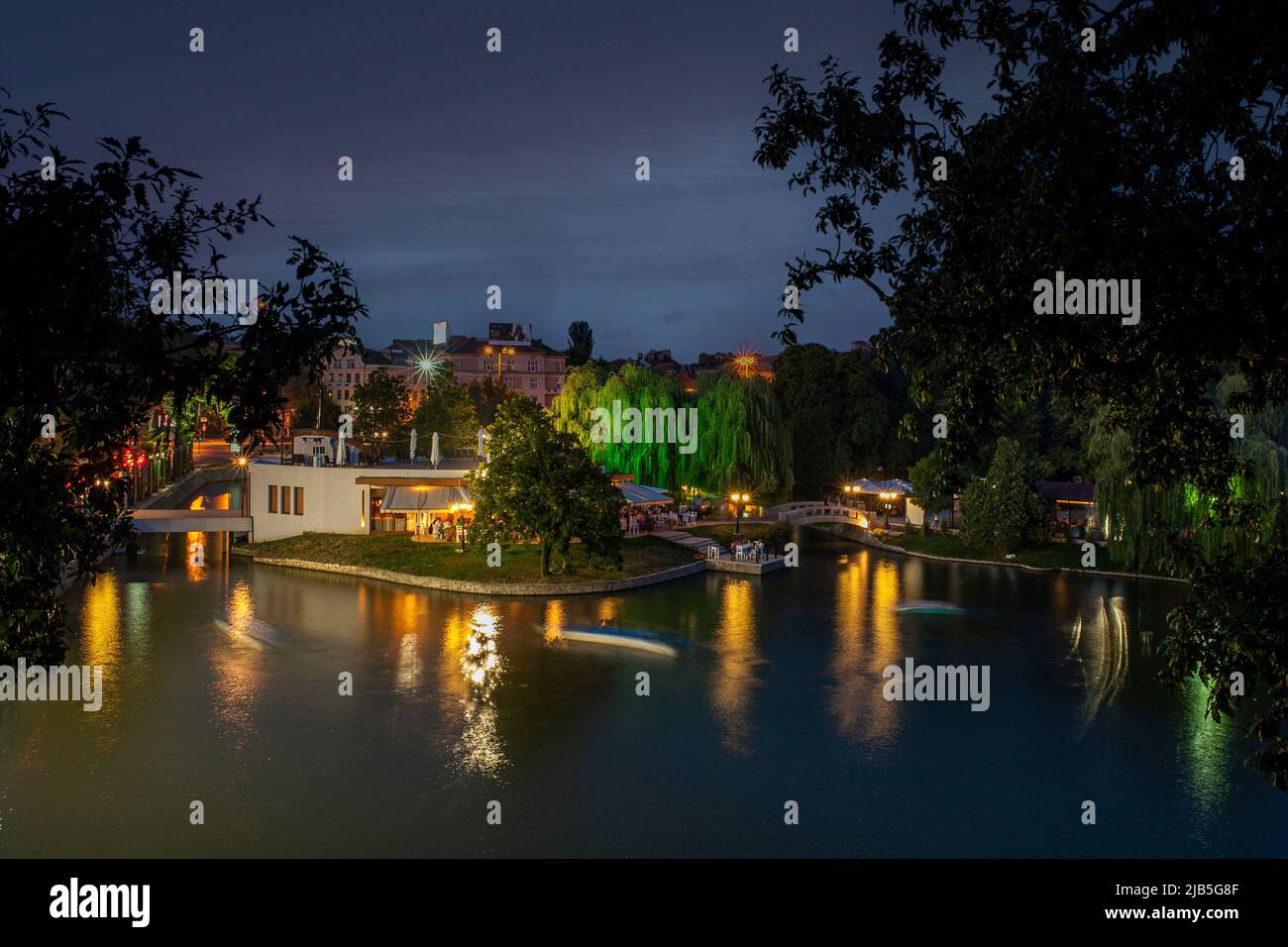 Sofia, la capitale della Bulgaria, il lago Ariana a Borisova gradina (Giardino Boris), il più grande parco della città, Balcani, Europa orientale Foto Stock