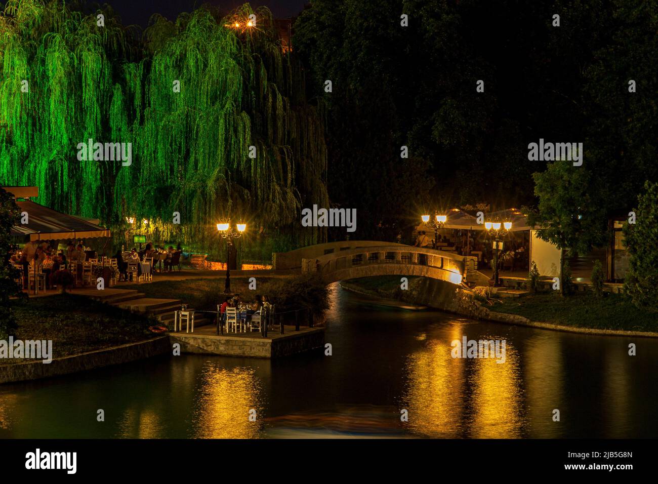 Sofia, la capitale della Bulgaria, il lago Ariana a Borisova gradina (Giardino Boris), il più grande parco della città, Balcani, Europa orientale Foto Stock