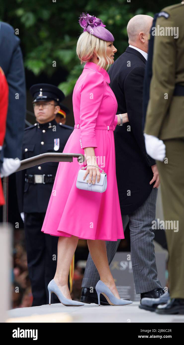 03/06/2022. Londra, UK.Zara Phillips arriva alla Cattedrale di St Paul davanti al Servizio Nazionale del Ringraziamento, parte delle celebrazioni per il Giubileo del platino della Regina. La Regina Elisabetta II, di 96 anni, è il primo monarca britannico della storia a raggiungere un Giubileo del platino, che segna 70 anni sul trono. Photo credit: Ben Cawthra/Sipa USA **NO UK SALES** Foto Stock