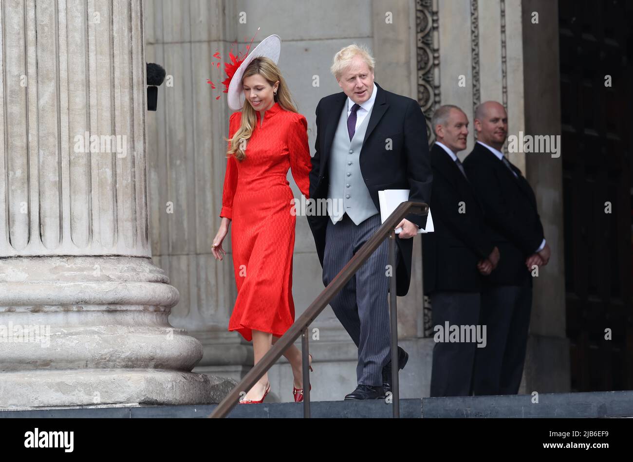 Londra, Regno Unito. 3rd giugno 2022. Boris Johnson e sua moglie Carrie lasciano il servizio di ringraziamento per la Regina Elisabetta II per celebrare il suo Platinum Jubilee nella Cattedrale di St Paul a Londra. Credit: James Boardman/Alamy Live News Foto Stock