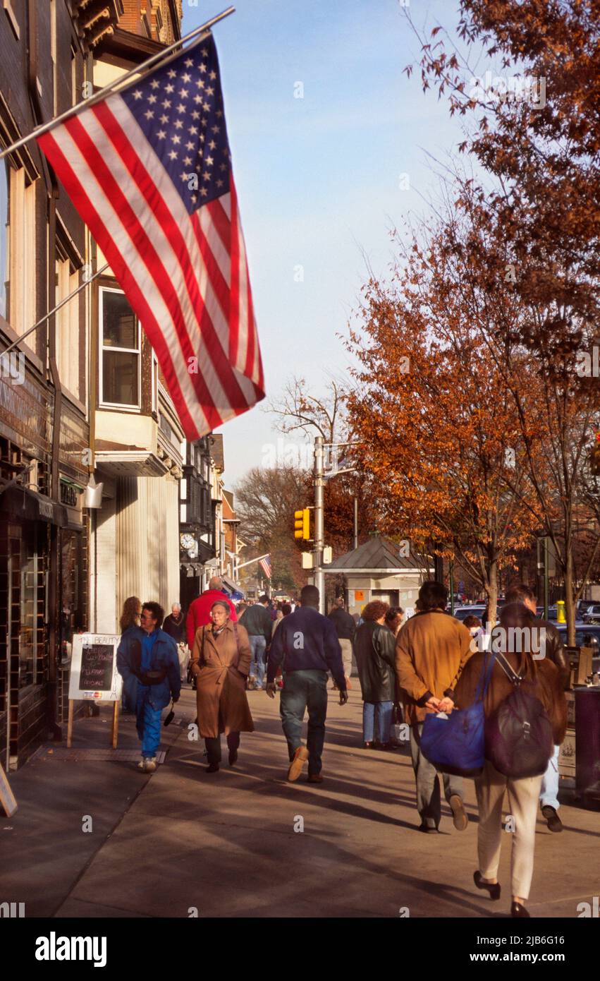 Princeton Nassau Street, New Jersey. Fuori dal campus della Princeton University. Ivy League, o università. Piccola strada cittadina. Cultura americana Foto Stock