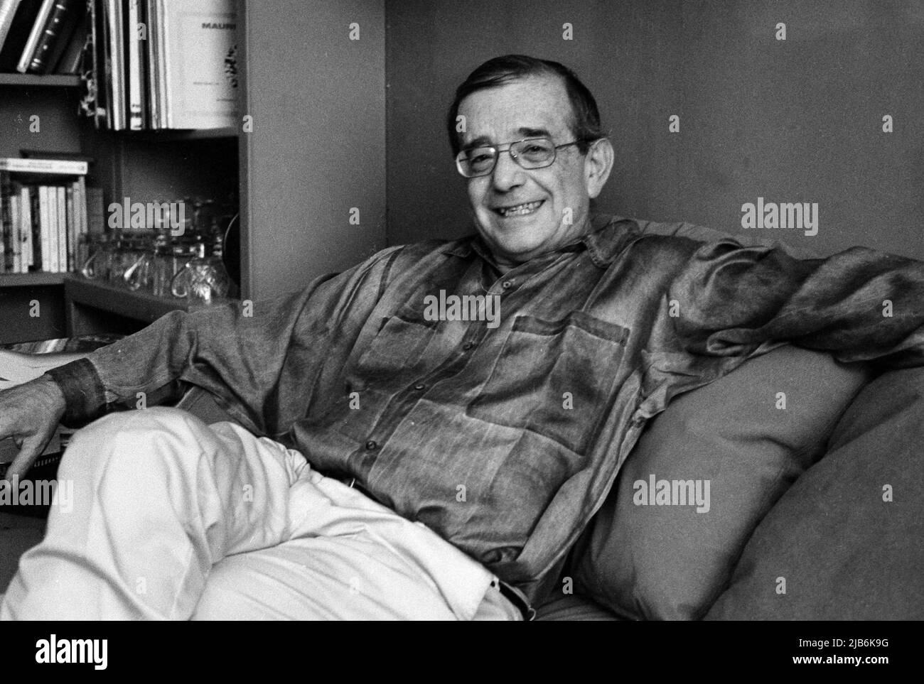 Portrait du chef d'orchestre Marius Constant (1924-2004), 1992. ©Michele Brabo/Opale.photo Foto Stock