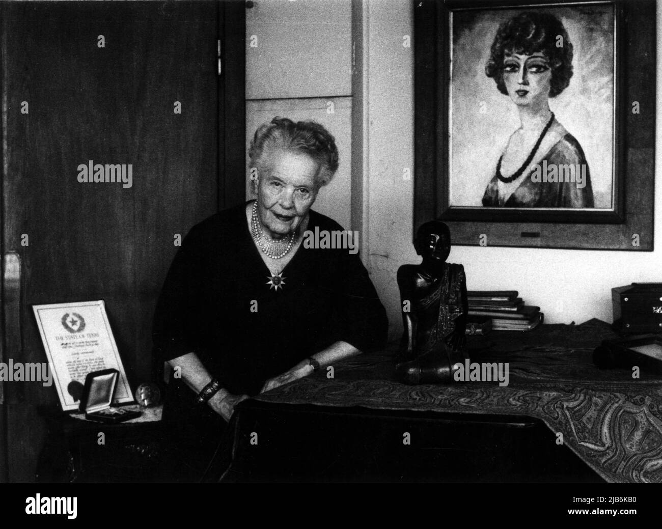 Portrait de la femme politique Louise Weiss (1893-1983) a Paris en 1977.©Michele Brabo/Opale.photo Foto Stock