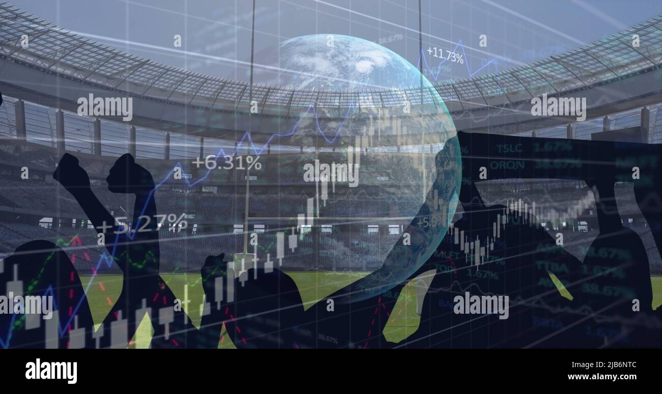 Immagine del globo con grafici ed elaborazione dei dati che si affeicano i tifosi dello stadio sportivo Foto Stock