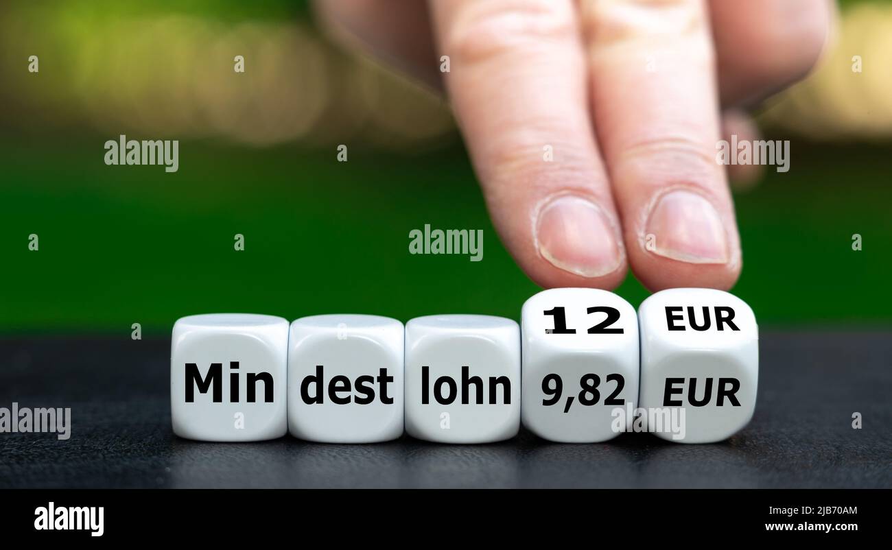 Simbolo per l'aumento del salario minimo in Germania da 9,82 euro a 12 euro nell'ottobre 2022. Foto Stock