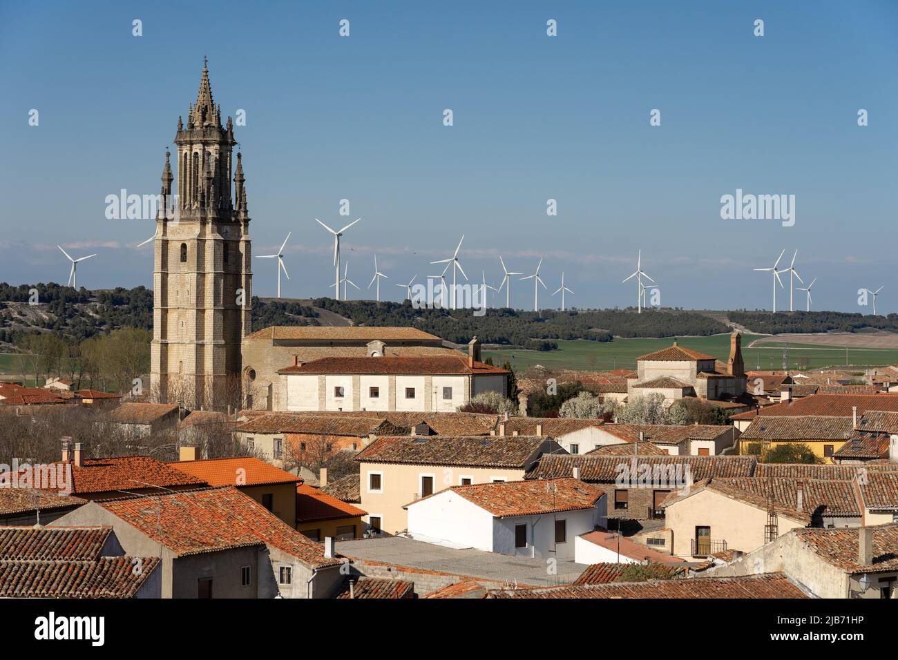 Chiesa di San Miguel ad Ampudia in una giornata di sole, Palencia, Castilla y León, Spagna. Foto Stock