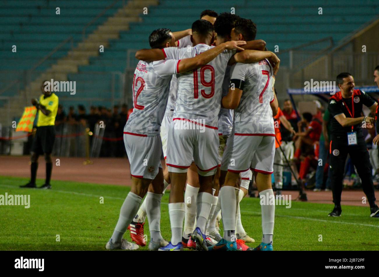 Tunisi, Tunisia. 2nd giugno 2022. Tunisi, Tunisia. Giugno 2, 2022. Una partita di calcio tra Tunisia e Guinea Equatoriale allo stadio Rades di Tunisi. La partita fa parte dei qualificatori della Coppa delle nazioni africane (Credit Image: © Hasan Mrad/IMAGESLIVE via ZUMA Press Wire) Foto Stock