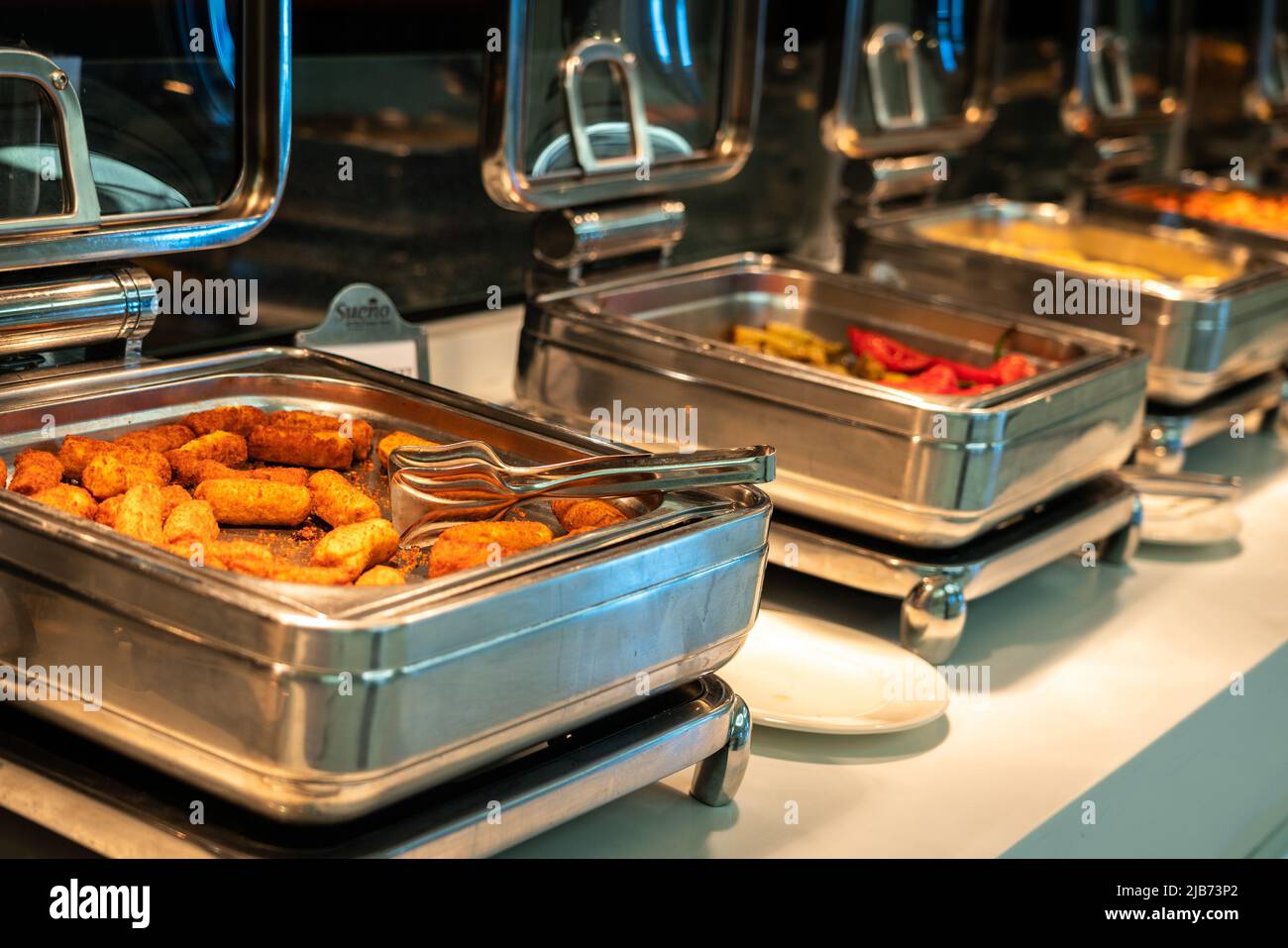 Patate bastoncini per colazione e pranzo su buffet cibo catering banchetti in hotel Foto Stock