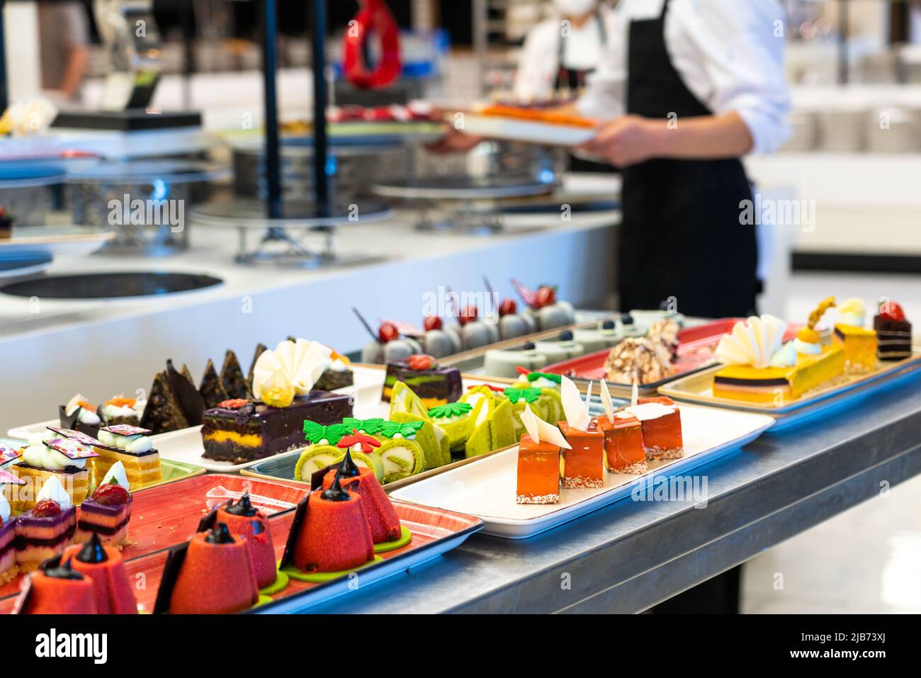 Buffet dolce presso l'hotel all-inclusive in colori luminosi Foto Stock