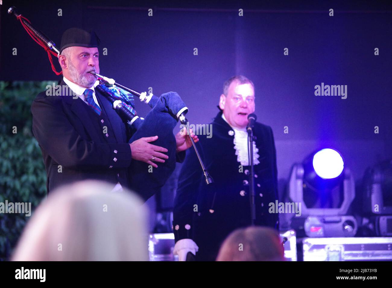 Wallsend, Inghilterra, 2 giugno 2022. Un piper introdotto da David Wilson Bavaird JP, High Sherriff of Tyne and Wear, durante l'evento del Giubileo del platino della Regina al Forte romano di Segedunum. Credito: Colin Edwards Foto Stock