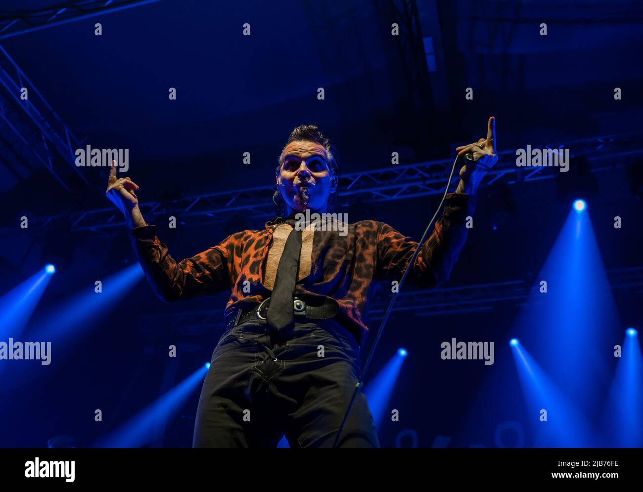 Tappa napoletana del Live on Stage di LITFIBA alla Casa della Musica c/o Palapartenope di Napoli 6 e 7 maggio 2022, tutto esaurito. Grande concerto di PIERO PELU' e GHIGO RENZULLI con il fedele Luca 'Luc Mitraglia' Martelli alla batteria, Fabrizio 'Simoncioni' alle tastiere e dado 'Black dado' Neri al basso, Ha fatto passare il pubblico attraverso i 40 2 anni delirici di storia della band nella scenografia disegnata da Piero Pelù ci sono quattro grandi 'XXXX' che rappresentano i 40 anni di Litfiba in numeri romani. (Foto di Giovanni Esposito/Pacific Press/Sipa USA) Foto Stock