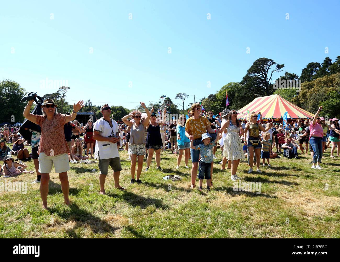 Cornwall, Regno Unito. 03rd giugno 2022. 3rd giugno 2022, Scorrier House, Cornovaglia, Regno Unito. Folle ballano lungo a Break Beat Bandits durante il giorno uno dei grandi Estate 2022 credito: Pathos Images/Alamy Live News Foto Stock