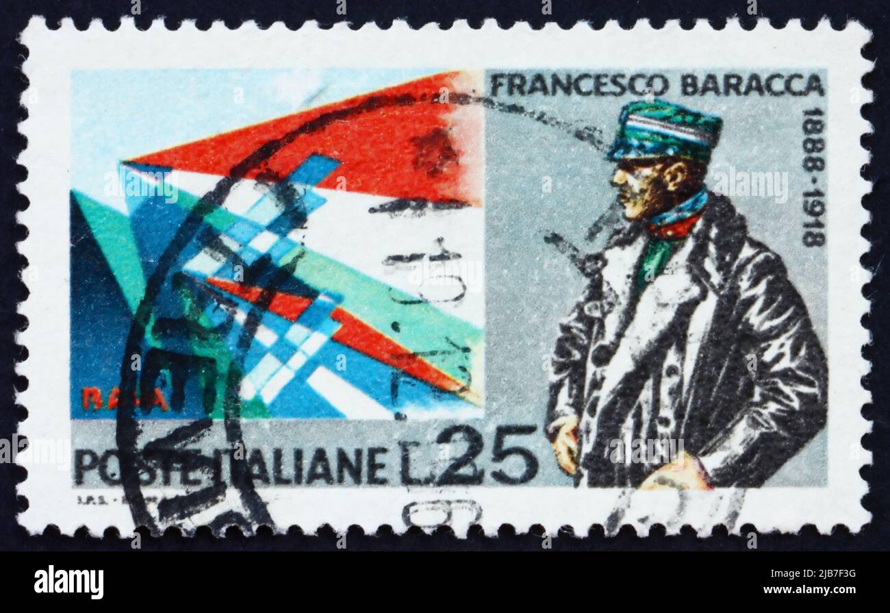ITALIA - CIRCA 1968: Un francobollo stampato in Italia mostra il maggiore Francesco Baracca, Aviatore della prima Guerra Mondiale, aerei di Giacomo balla, circa 1968 Foto Stock