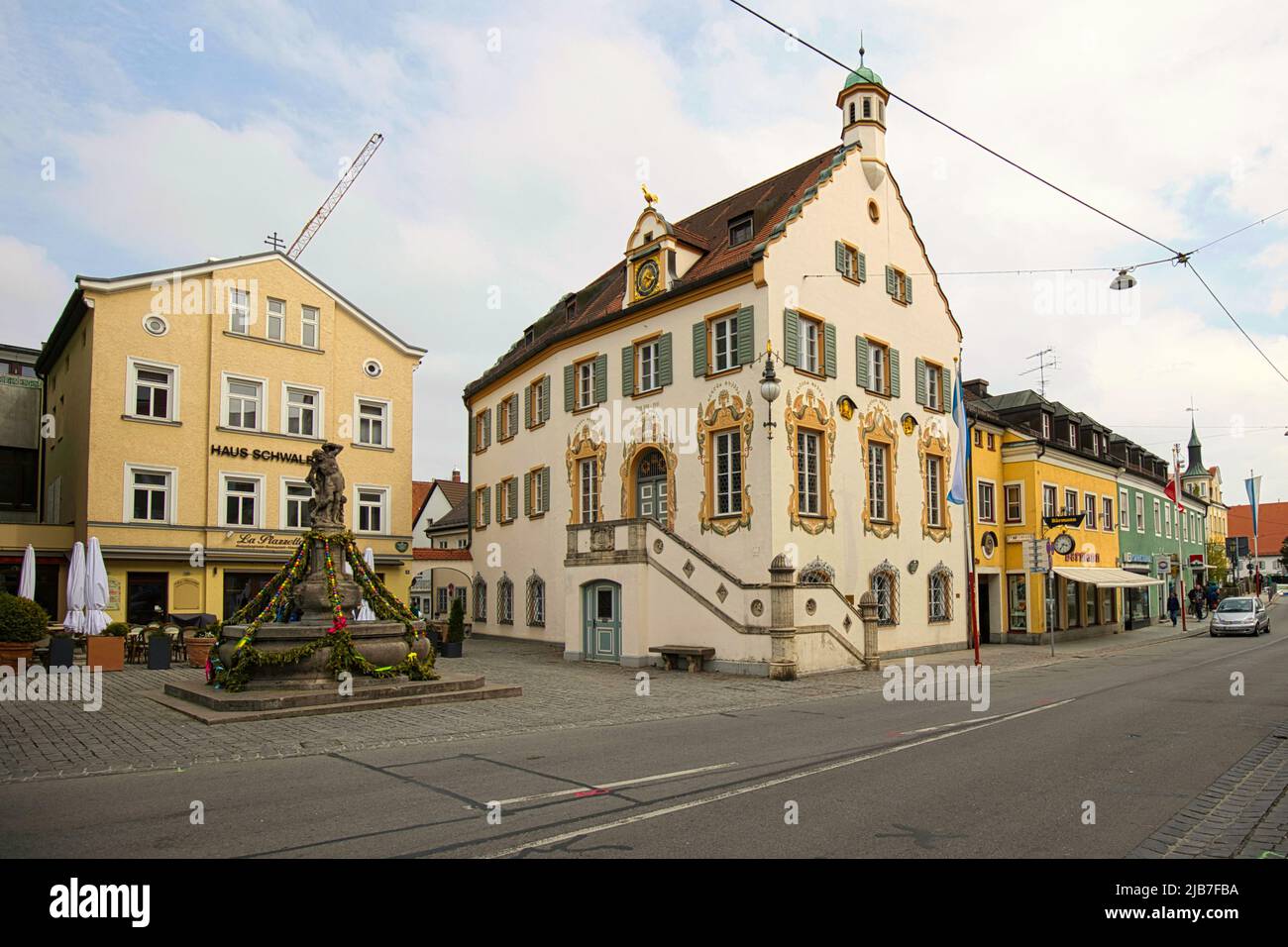 Fürstenfeldbruck, Baviera, Germania - 23 aprile 2022: Vecchio Municipio e Ufficio del Registro di sistema Foto Stock