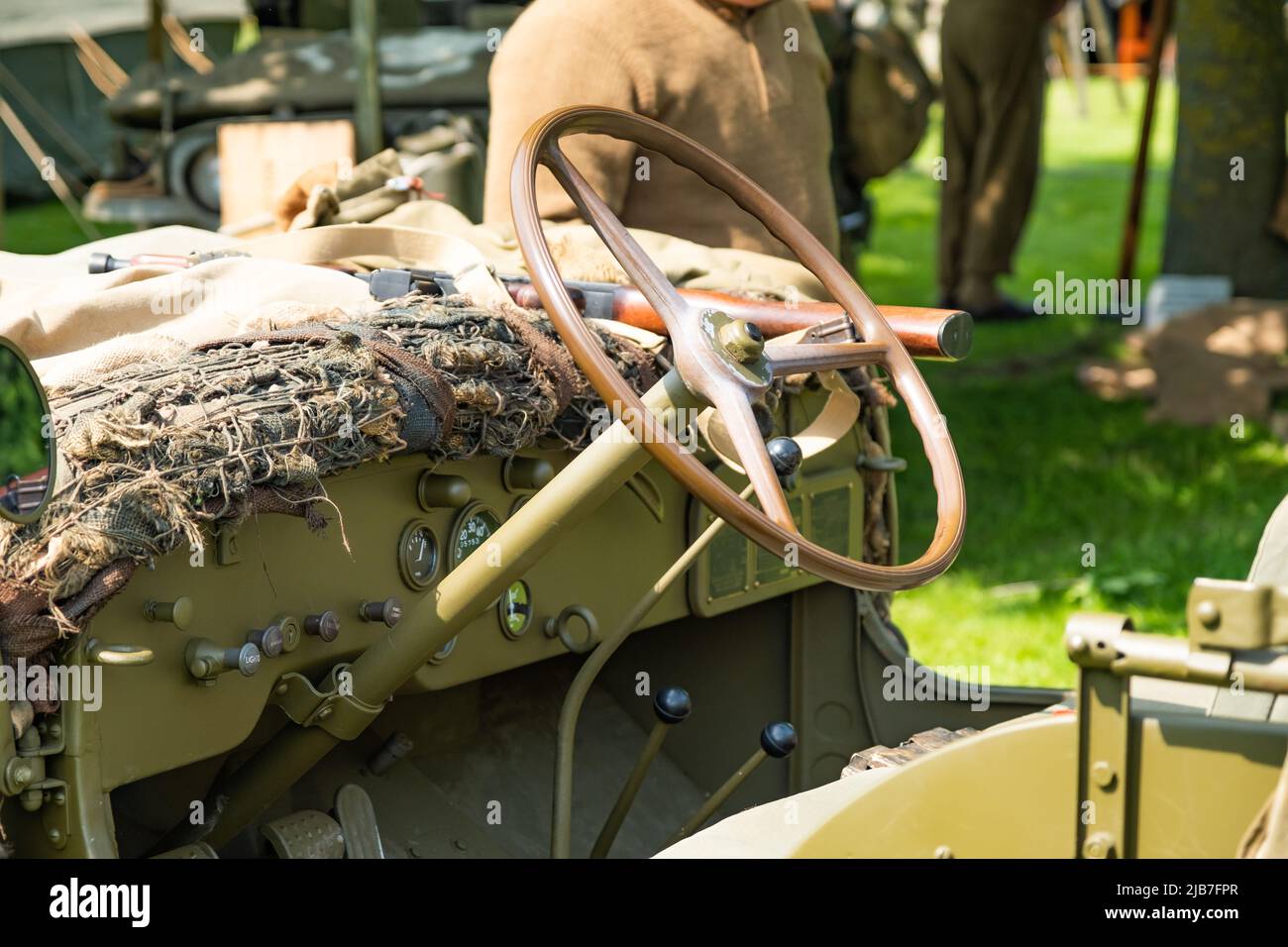 East Kirkby, Lincolnshire, Regno Unito – Giugno 02 2022. Il primo piano dell'interno di una jeep militare 4x4 per uso sportivo utilizzata durante la guerra mondiale del 2 in mostra pubblica Foto Stock